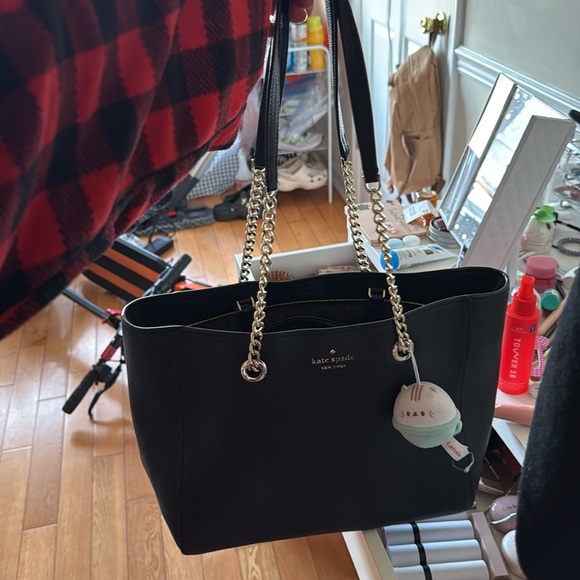 90% new Kate spade bag. - Picture 2 of 2